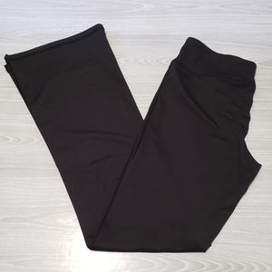 Black yoga pants